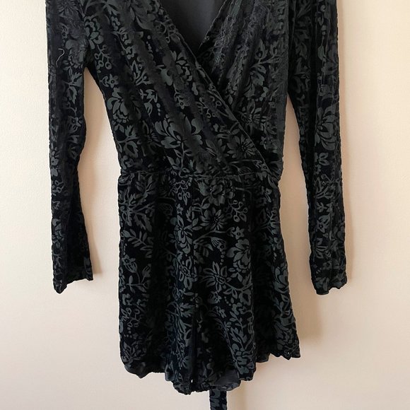Anthropologie Velvet Burnout Romper MP, LP, L, Black Versatile Jumper By Saylor - Picture 8 of 9